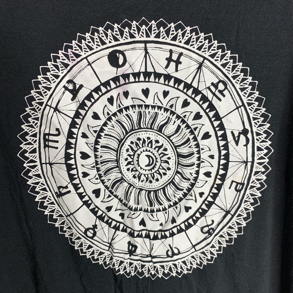 Zodiac Graphic Tee ♌️♑️♈️♍️♒️♉️♎️♓️♊️♏️♋️♐️